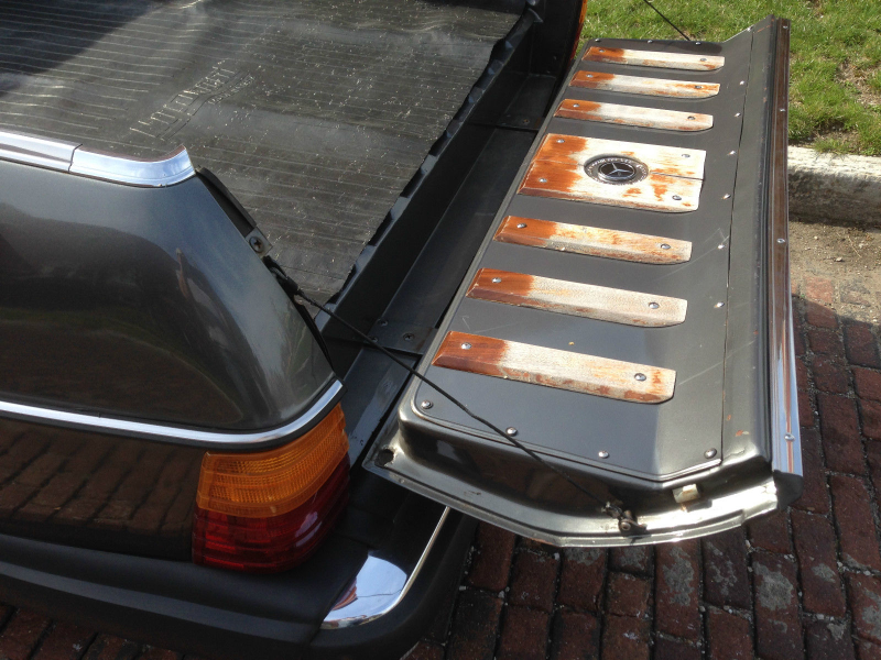 Illustration for article titled The Most Beautiful 1979 Mercedes Is Half El Camino